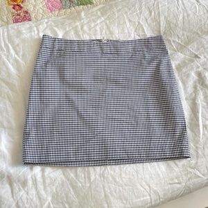Gingham mini skirt!